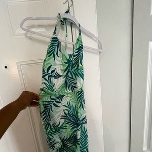 Backless vacation dress